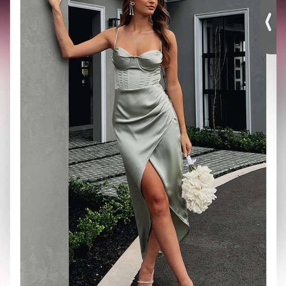Dresses & Skirts - Whitefox midi dress sage